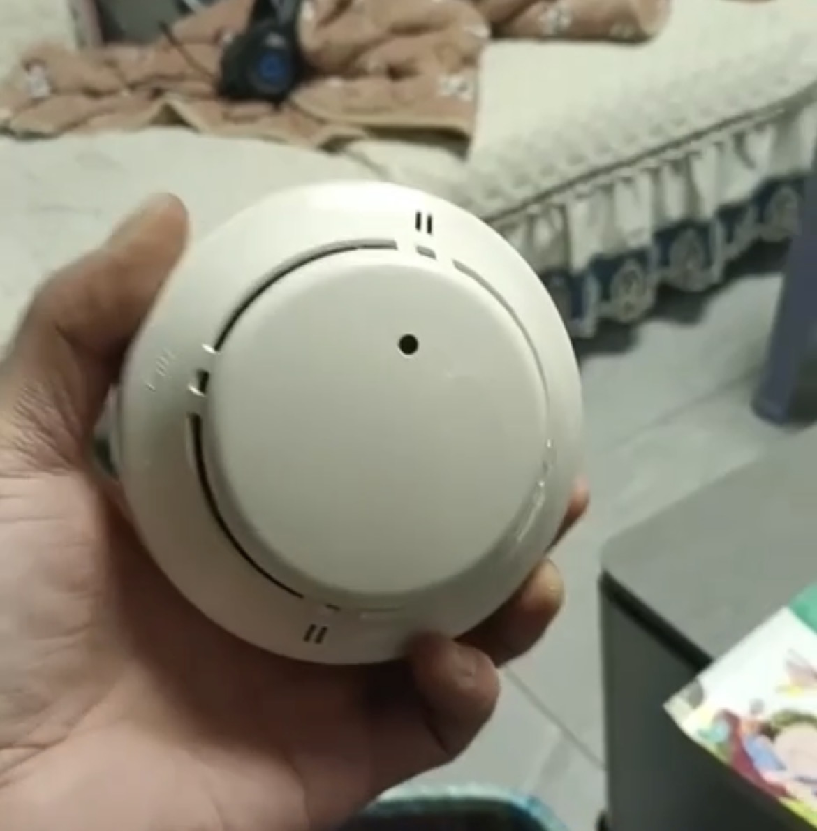 隐藏式摄像头远控烟雾报警器
