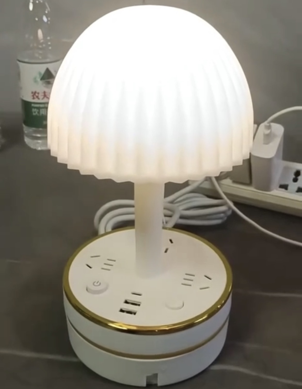 隐藏式摄像头监控台灯